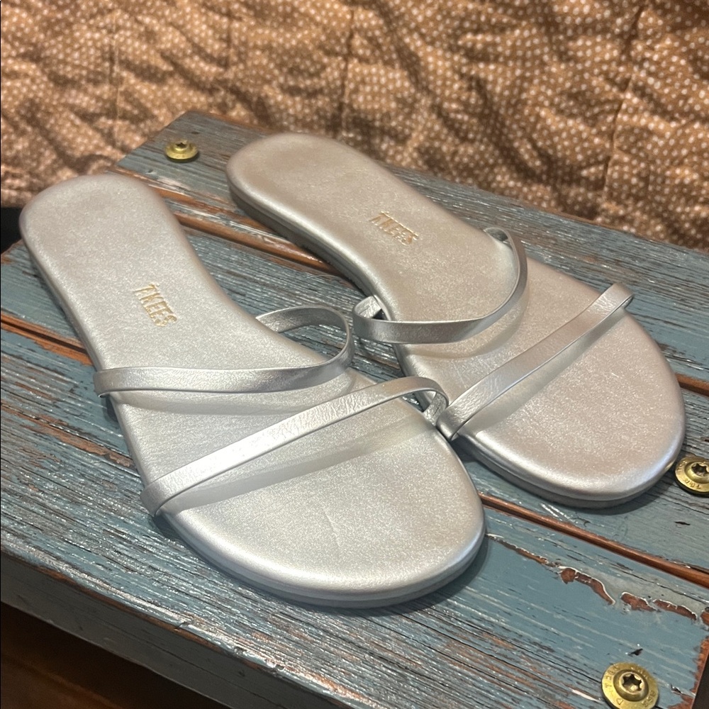 Tkees silver sandals. Gemma sz 38.